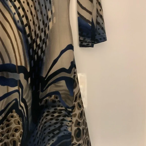 Silky feel, blue print Tunic Top! - Picture 3 of 4